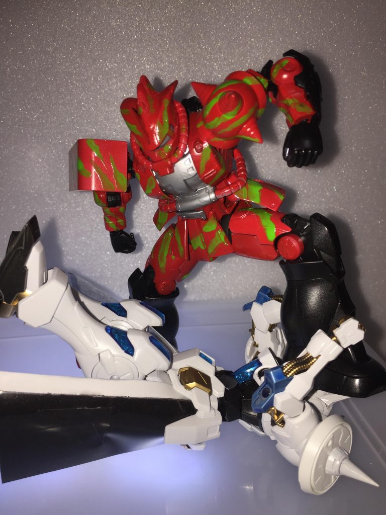 戦闘は大体こんなイメージ。このままアマゾンの心臓だかコアを抉り出したりなイメージ。二期だと事情が事情なだけにもっと荒々しいイメージだけど出番が少なめだから戦闘らしい戦闘シーンが・・・