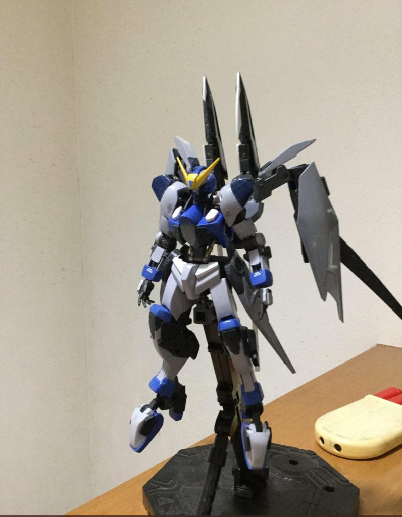 そして最後に紹介するのはガンダム・サタナス。リリスヴェノムの最終改修機になります。スペック、コスト共に極めて高いまさに原点にして頂点のような機体という設定です。
キットはバエルとルプスをメインに使いました。