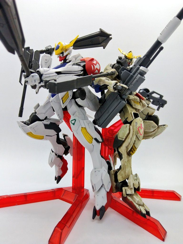 バルバトスと比べると、鍛えられた感が違います。