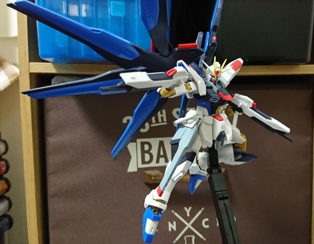 「制作段階」
少し腰に手を加えたストフリを…