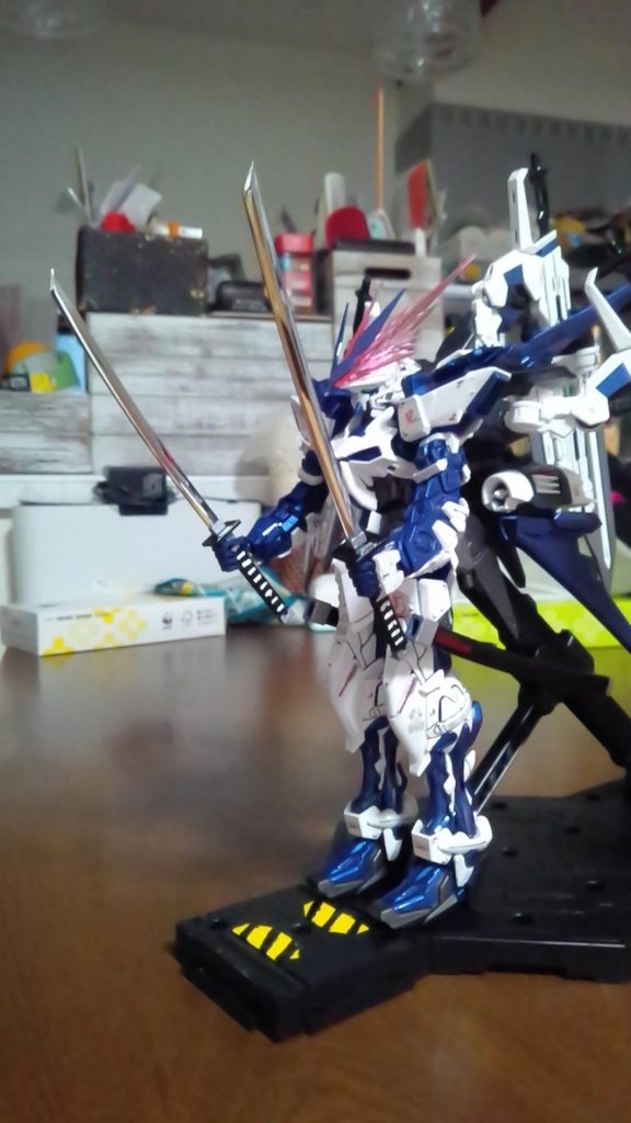 本来なら武器はガーベラストレートですが、

武者ガンダムマーク2の虎徹を装備しました。