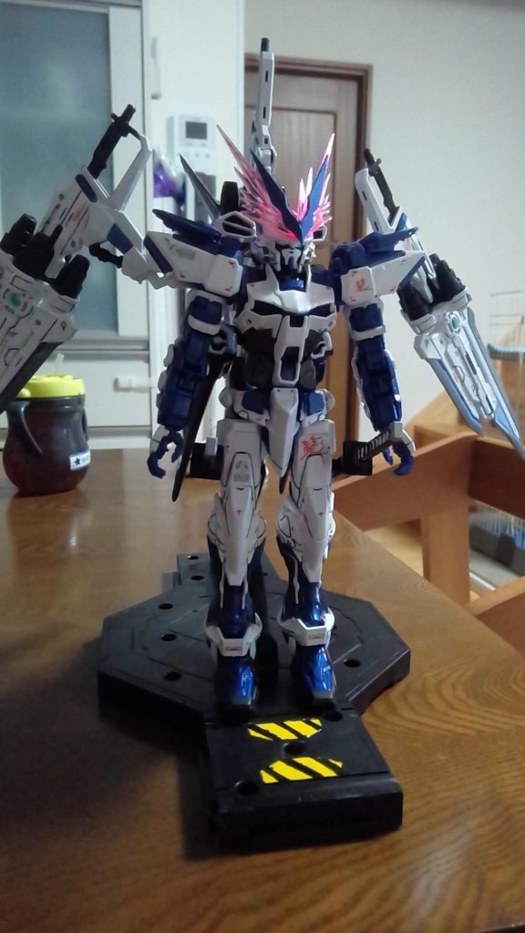 本当はレッドフレームでしたけど

ブルーメタリックに塗装しました