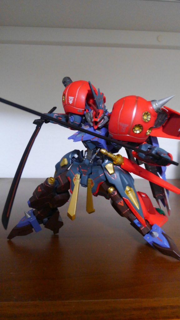 基本は２本の黒太刀を使います。
一本はキマリスヴィダールの武器の刀部分を我が家のマウンテンサイクルから掘り出したジャンクから刀に変更し、大太刀へ、もう一本は短いですが太刀にしました。