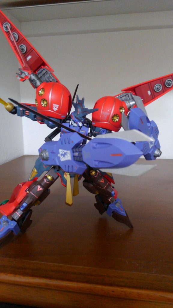 相手に突きだし、ダインスレイブを直接打ち込みます。
パイルバンカーですね。