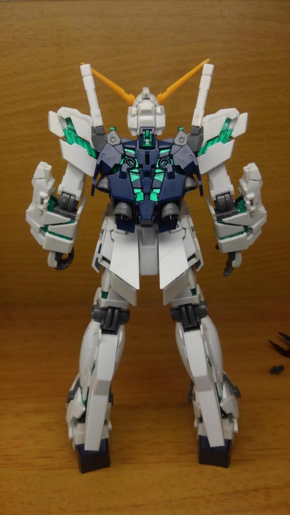 一旦全てバラして組み直したので、細部までメタグリーンになっています！