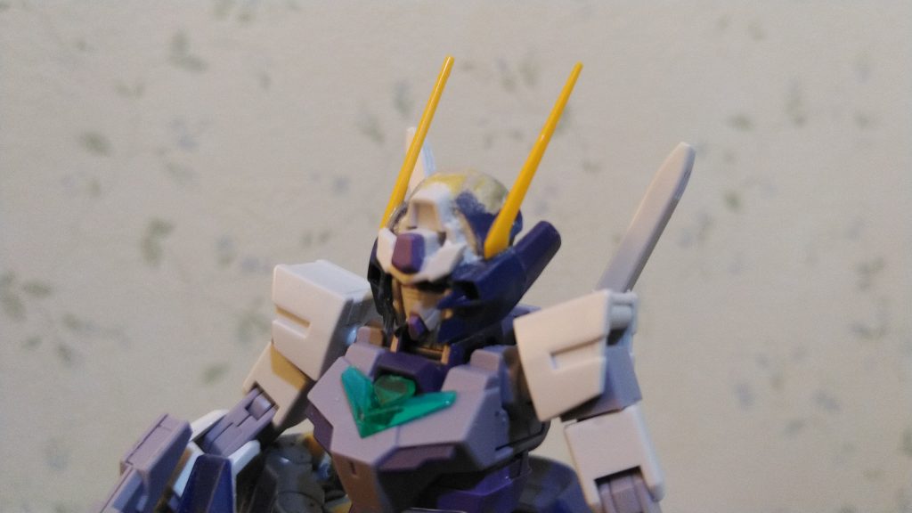 頭部アップです。ウーンドウォートのパーツでコアガンダムを覆い、足りないところはパテを使っています。