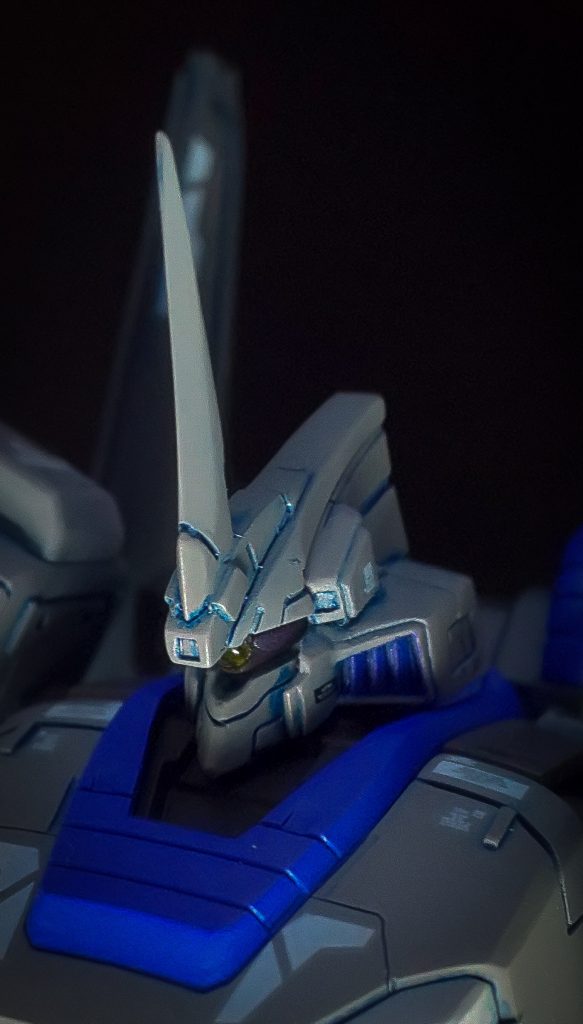 設定は以上です。
ここからは塗装についてです。
ガンダムセンチネルに登場するFAZZの外装を外した状態を参考にカラーリングしました。
ざっくりとですが使用したカラーです↓
本体グレー ガイアニュートラルグレーⅢ
バインダー等 ″ Ⅳ
ソール等 ナスカコバルトバイオレット
一番拘った塗装はツインアイとバーニアです。ガイアカラー偏光塗料アレクサンドライトを使用して角度によって色味が変わるようにしました。