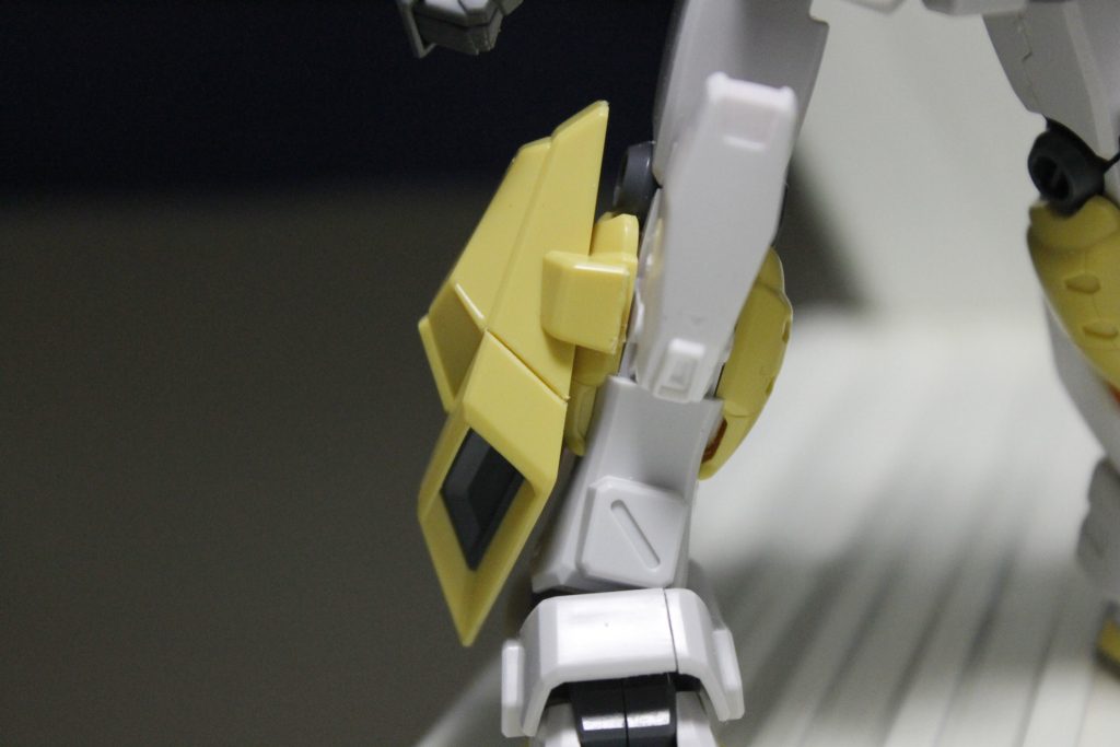 脚バーニアの装甲にスジボリをして色分けしやすくしてます。