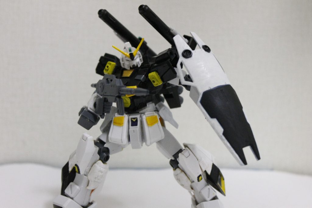 ビームライフルはベースガンダム、
シールドはジムスナイパーⅡからそのまま持ってきてます。