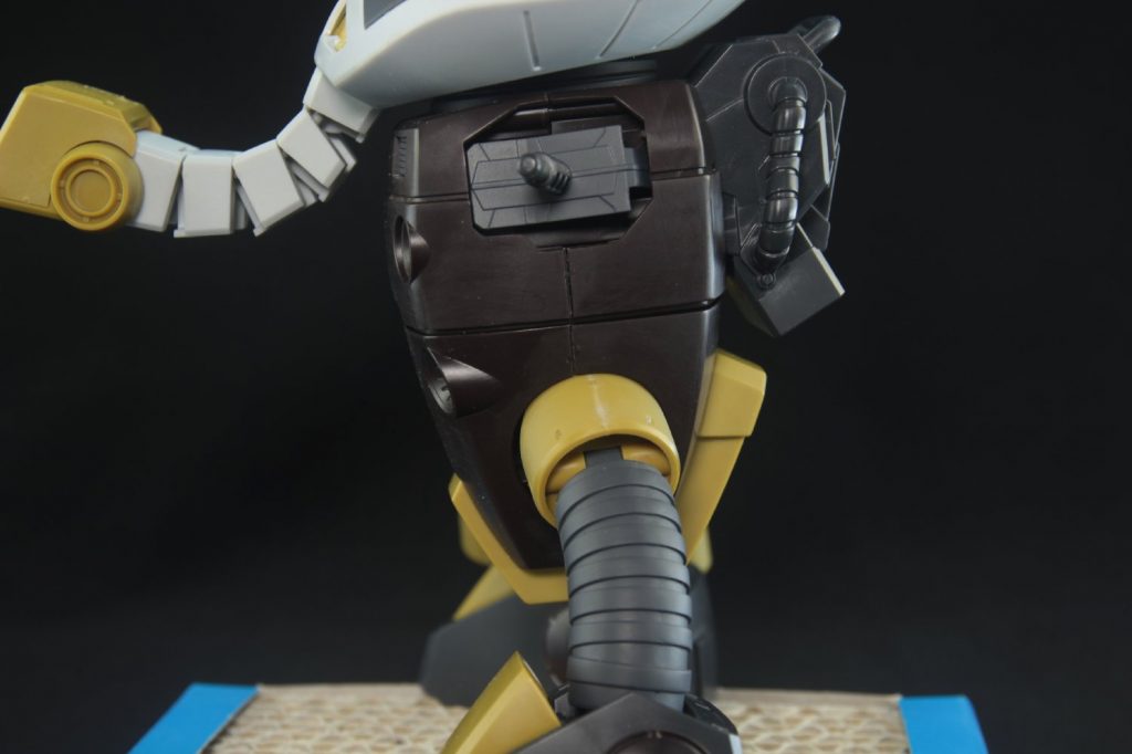 胴体部後ハメ加工
段落ちモールドで処理