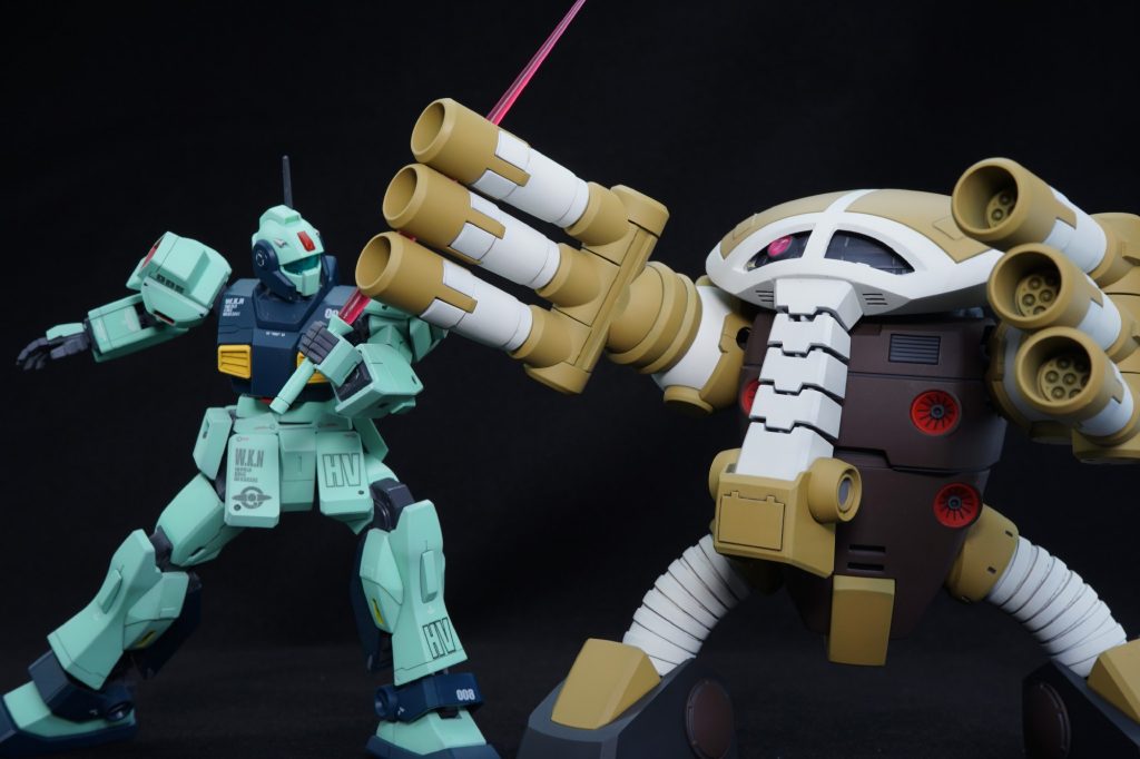 自分より一世代上の機体とタイマン!
ネモのパイロットもまさか一年戦争時の旧式にサーベル止められるとは思わなかったでしょうね~。
まぁ、ゴッグ並の重装甲らしいのでどうにかなったんですかね?