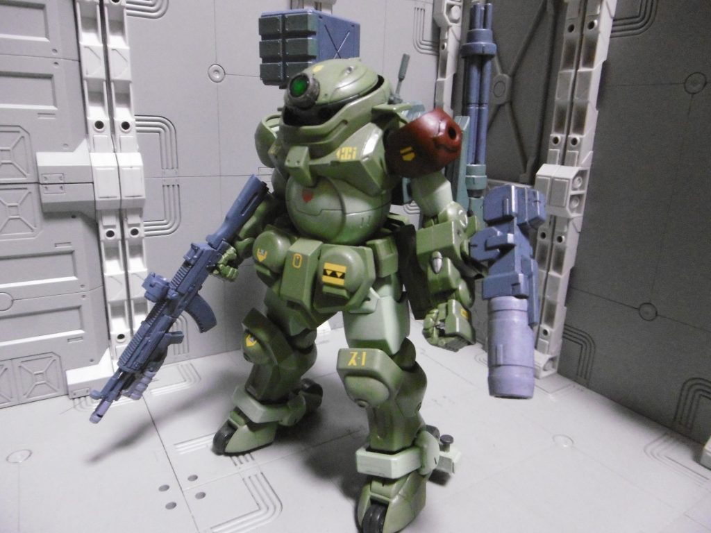 展開すると脇が広がるので、通常時は格納状態です。
頭部左横のアンテナは、ｗａｖｅ Ｊ－センサーセット１（接着）