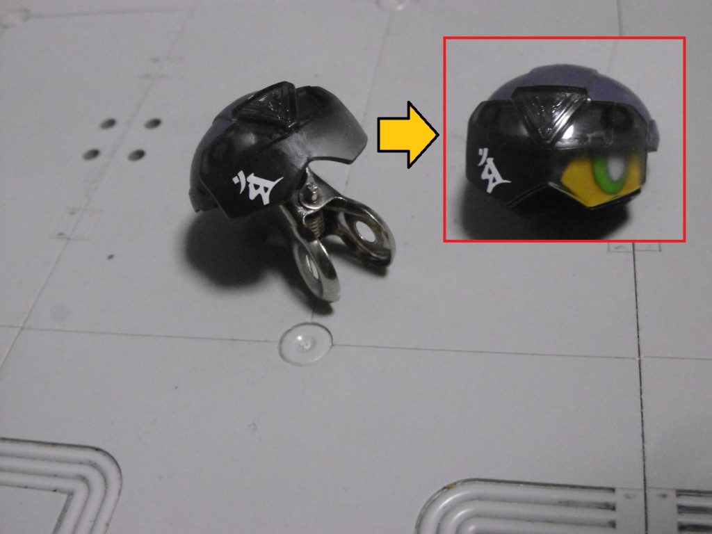 ゴーグルは裏面の右目部分だけを塗装し、表面に水転写を貼りつや消しクリアー筆塗り。通常は曇って透明感が失われてしまうものの、ツインアイの彩度を抑えられるため忍者には最適ですね。これが有効なキットは限られてくるので、個人的にはもっと増えれば良いなぁと。