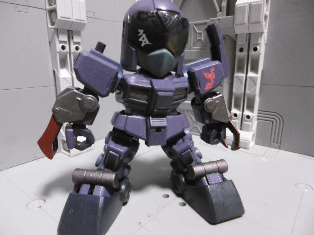 フル装備が目立つなら、隠密軽装で。
左右の籠手を残してあるのは、忍器として役に立つため。攻撃・防御だけでなく、受け流し・開器(開錠)・登器(登山具)など何でも御座れ!