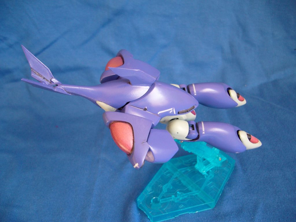 モビルアーマーモード。元キットと一緒の変形です。設定とおり、腕のビームの羽も作ってたのですが。慌ててて、取り付けるの忘れて撮影してました………(;´д｀)