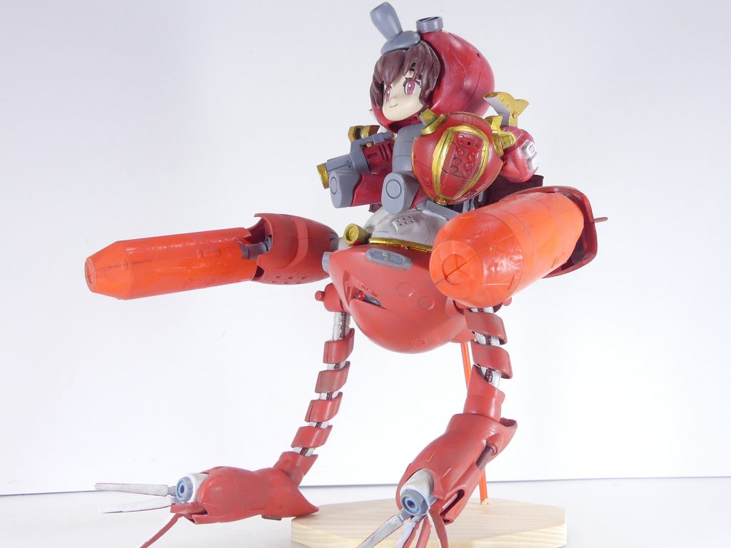 【本日のGBN用語】ビルドデカール：上記小説パートではぼかしたが製作はシバ・ツカサ。なおモビルドールの製作は主にフォース・「ビルドダイバーズ」のコーイチが行っている。「Re:RISE」で久々に登場した彼らはELダイバーの保護を続けている模様であった。保護された一人が･･････と言うことで、保護された一人・モビルドールメイの発売が発表された昨今。「ネオ・ブレイクデカール」事件を除いてはおおむね本編そのままに書いた小説パートです。保護されたELダイバーはなんだか２年間で随分と増えた模様で･･･87人ですって。ちなみに本編のシルエットの中には男性ELダイバーもいそうですので参考まで。メイの正体が判明し、こちらとしても出さなければならないものがあり･･･今回はそれをついに完成させて出すこととなりました。先日のマスコンに間に合わせようとしていた一作です。同時に2000円企画ともなります。当時は塗装中になんだか納得がいかなくなりストップしていた物をメイさん補正でなんとか完成にこぎ着けました。