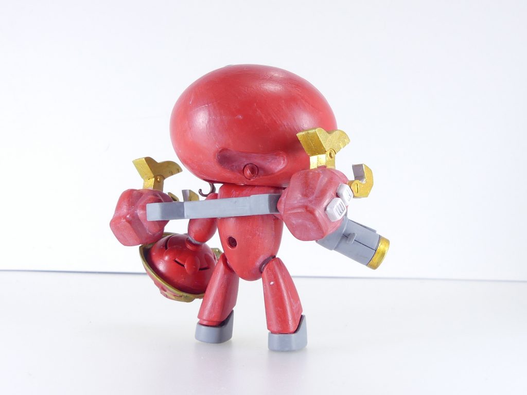 後ろ。サラ特有の後ろ髪は搭乗の関係で使えず弾丸パーツで埋めました。