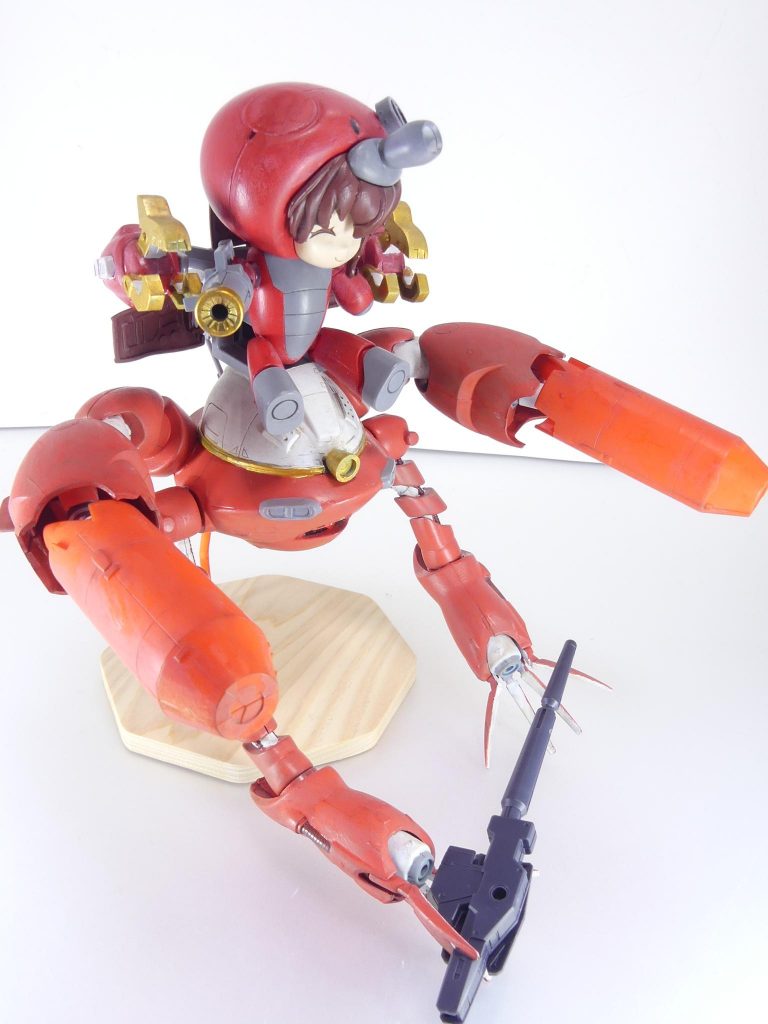 第67改「GBNLives:GBNとELダイバー」ELダイバー。GBNの不思議、そして進化の･･･※以下「Re:RISE」10話のネタばれが含まれます※～GBN内・管理サイド閲覧用資料～･･･「第二次有志連合戦」。GBN内でも最も有名な、ダイバー同士の会戦の一つです。それは、このGBN内における「思い」の結晶、電子生命体･･･ELダイバー・サラを、この世界に受け入れるかどうかを決定するものでした。彼女は、この世界で生まれ、育ちました。他のダイバーと同じような意志と感情を持ち、表面的には１ダイバーとして扱われます。フォース・「ビルドダイバーズ」はこれを保護、フォースメンバーとし、様々な交流の末これを「生かす」ための決意をしました。偶然、そして幸運にも、かの「ブレイクデカール」を開発していた１ダイバーはすぐ近くにいました。彼が開発したのが、旧世代のガンプラ流動システム・プラネットシステムを応用した電子定着技術・「ビルドデカール」です。当時のビルドデカールの成功率は非常に低いと言わざるを得ず、結果としてGBN全土を巻き込む大規模戦闘となりましたが･･･「ビルドダイバーズ」はいくつかのアライアンスを得てこれに勝利。サラは現実世界に「モビルドール」･･･意志を持ち、動くガンプラとして誕生することとなったのです。･･･これ以降、GBN世界中には「思い」の結晶とも言えるELダイバーが多数確認されることになりました。何故「増加」したのかは現在でも不明ですが、ともかくGBNのダイバーと私達はその「存在」を強く認識することとなりました。当然ながらサーバーへの負荷は膨大であり、彼女（何故か女性ダイバーの姿を取ることが多いのは･･･GBNの男女のプレイ比率が影響している可能性もあります）らは保護、その都度モビルドールへの定着が必要でした。「ビルドダイバーズ」達はこれを承諾、度重なる危機を私達運営サイドと共に乗り越えてきました。･･･「ネオ・ブレイクデカール戦役」で増大したサーバー負荷は、結果的にさらに多くのELダイバー、そしてモビルドールを生み出すこととなりました。保護された彼女らは、運営の観察下独立して任務にあたるもの、他のダイバー・フォースとふれあい共生するものなど様々です。既に保護されたものは50を越え、今や100に近づこうとしています。GBN全体としては些細な数字ですが、非常に大きな「意味」を持つのだと思います。ガンプラが「好き」という思い。それによって生まれた生命といかに「共存」していくかは、これからのGBNの課題とも言えるでしょう。･･･そして、まだ見ぬELダイバーは･･･