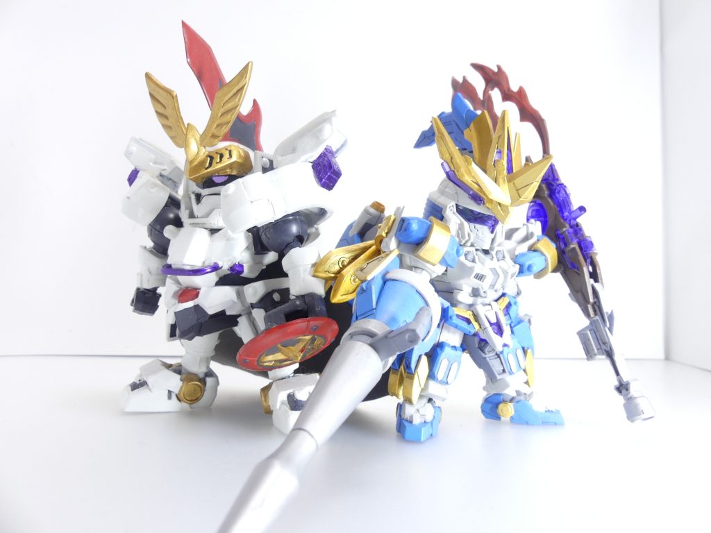 【おまけ1】かつて作った嵐の騎士トールギスと。創傑伝は小さいですがモールドなどは決まっています。