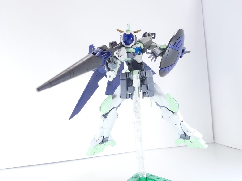 CS-102 サークルシールド:本機用にビルドした円形の盾。防御能力には優れているが大気圏突入能力は無い。シールドで相手を打ち払うシールドバッシュも強力。リライズ作中で良くやるビームガンでの射撃。ランサー部分は意外と扱いにくいのでポージングの際は調整しましょう。