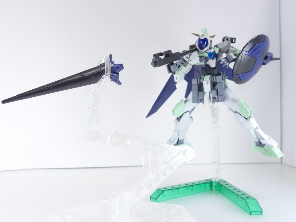 ショットランサーを射出。もちろん、ジャスティスナイトとのカラーコーディネートも楽しみましょう。