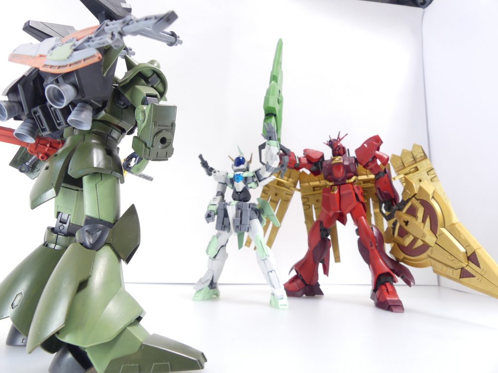 第72改「ＧＢＮの流儀」ＧＢＮの流儀。それは、「戦って」創り出すこと。～ＧＢＮ内・キルシュ・シリウスの日記～今日はクリスマス。俺は妹に、ＧＢＮ内でプレゼントをあげました（そちらの方が上げやすいからです、今はまってるし）。ミッションで得たネックレス。気に入ってもらえたかは解りませんが･･･大事にして欲しいと思います。ところで、今年のクリスマスは･･･なんだか真っ赤な装飾が目立ちます。それもそのはず。今年はキャプテン・ジオンによるマナーアップ活動が行われているからです。ＧＢＮ各所で、ダイバーそれぞれが作った量産型ジオニックソードを持ったガンプラが啓発活動を行って･･･あ、アルザスさんも手伝っていました。一応管理側フォースにいる身だからなのでしょうか。ところで、「キャプテン・ジオンの元に集え」というのは･･･どこかのマクギリスさんの真似でしょうか･･･彼は常に孤独でありながら、内心は寂しいのかもしれません。そうやって仲間を募りながら、彼の世直しの旅は続いていくのでしょう。･･･やっぱり、かっこいいなぁ。