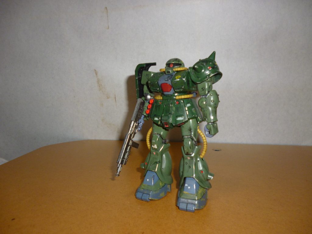 フル装備状態です。MMP-80　90mmマシンガンは、最近のＨＧＵＣに付属するものに比べるとかなり大振りですが、ディテールは文句なしです。ただ、グレネード・ランチャーは以前投稿した「ゲルググ・マリーネ」にプレゼントしてしまったため未装備です。