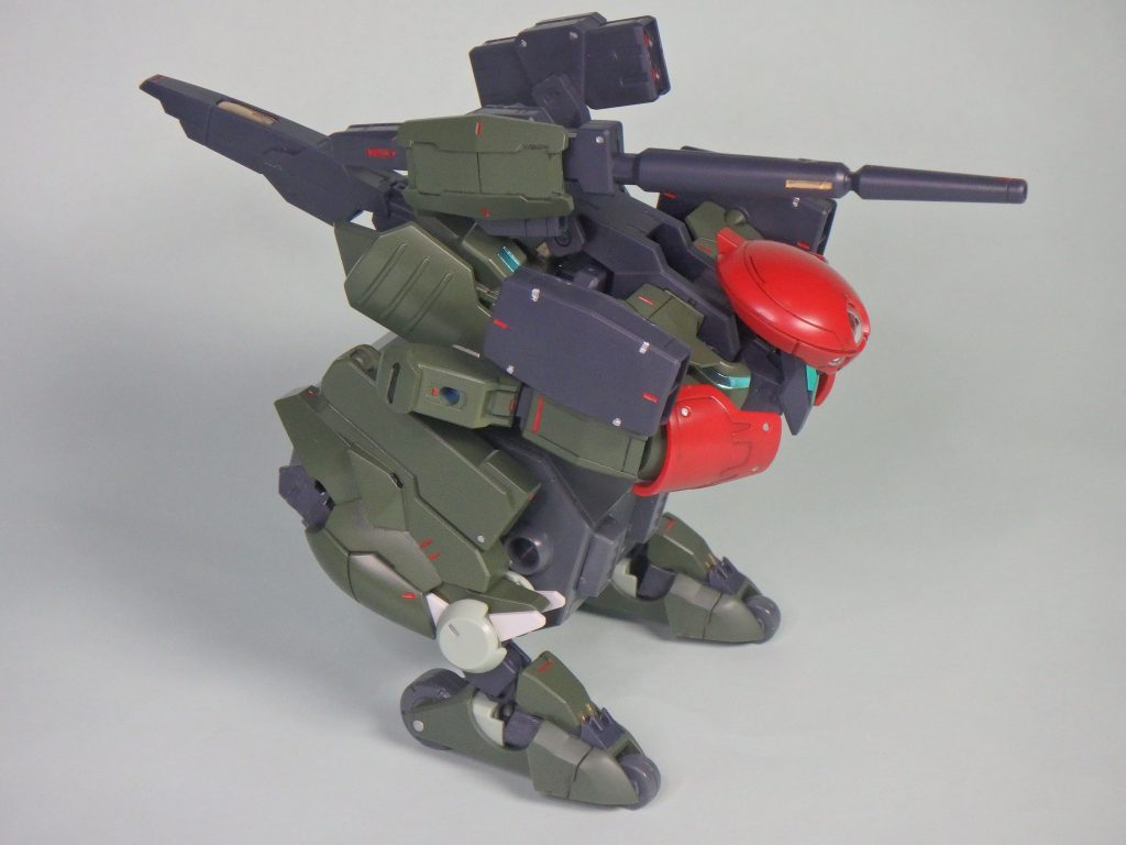 支援機アサルトアーマー。レッドベレーの足のローラー、インラインダッシュを生かして地上戦仕様にしました。