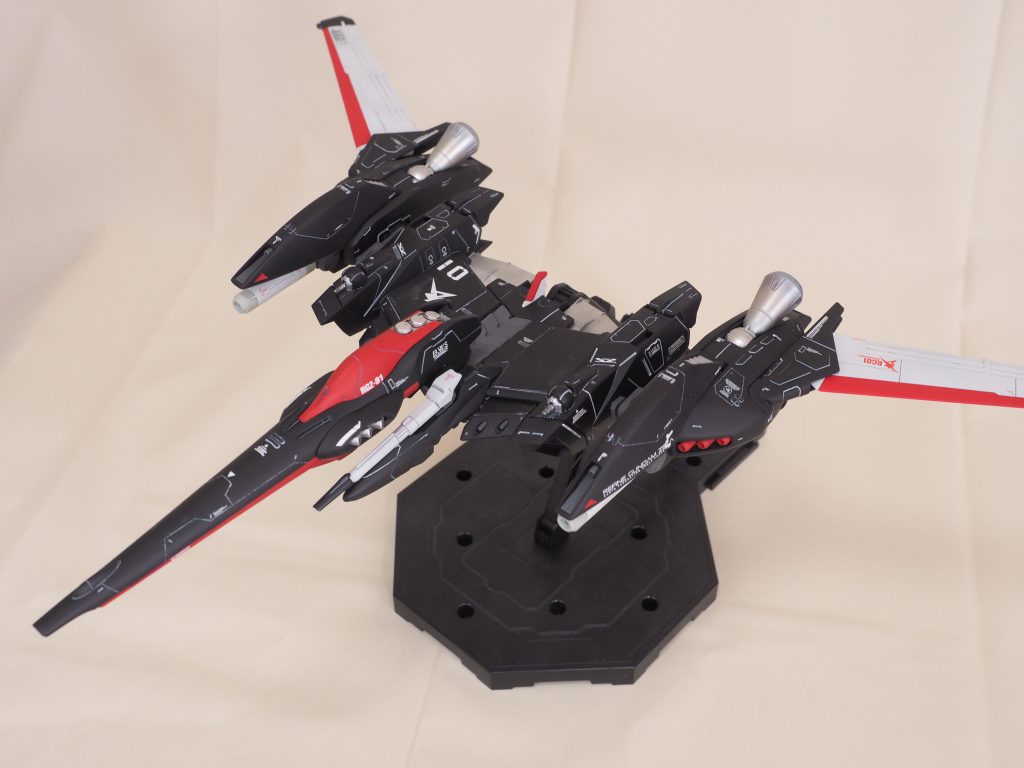 BWS単体
黒を基調とし、アクセントで赤と白を配色。
BWS単体状態も意外と気に入ってます。

両翼を伸ばすと全長40cm。

でかい