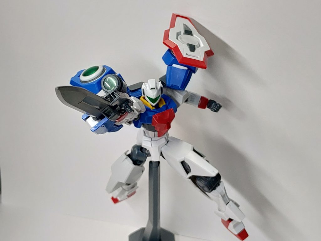 GNソードは低コスト化のためクリスタル素材を使わず通常のEカーボンを使用