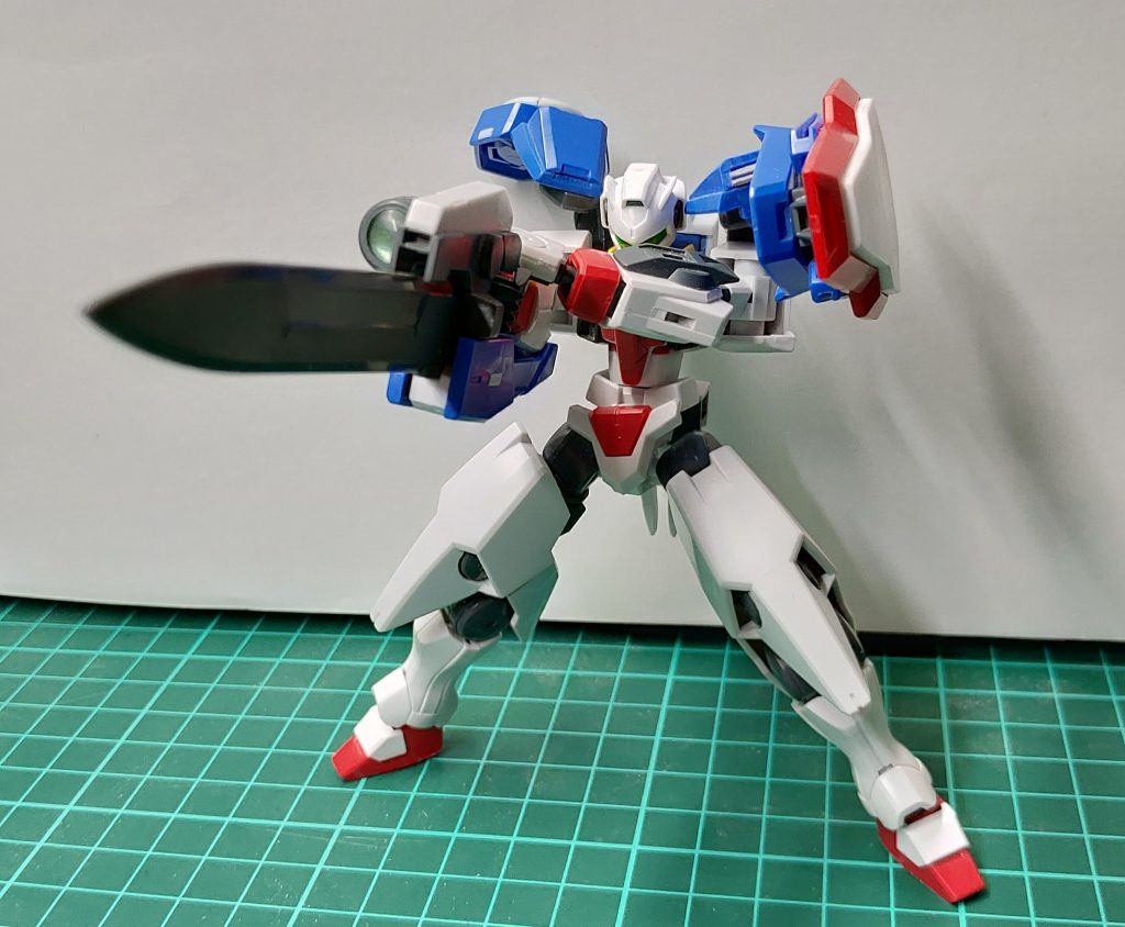 肩のコンデンサーに直結して使用する場合はGNキャノンとして使えるほか、ダブルオーライザーより威力は劣るがライザーソードを使用することが可能