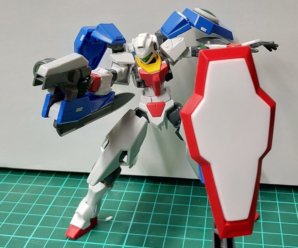 シールド表面のGNコンデンサーはビットとして使用するためにシールド内部に格納、表面を厚いEカーボンで覆うことにより防御性能が飛躍的にあがり、粒子が尽きるまではほぼ破壊不能となった