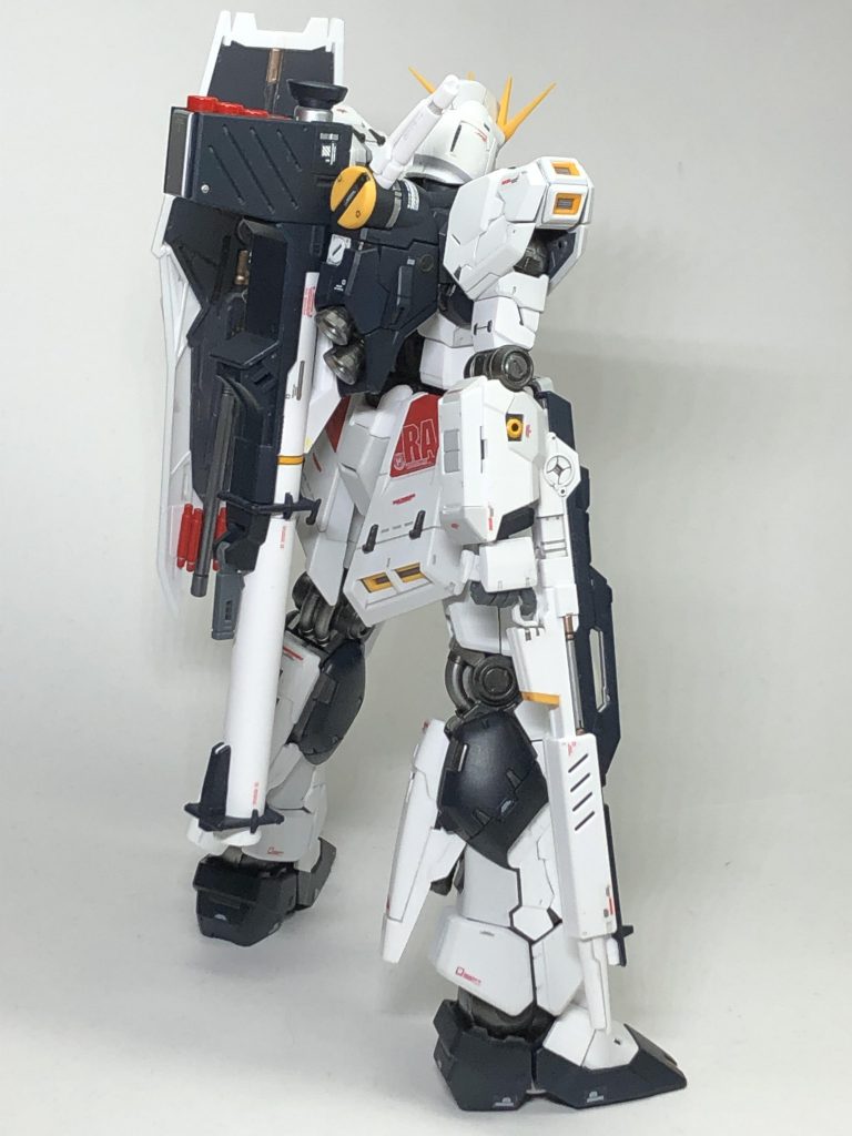 この角度はほぼノーマル。いいキットですよね。後頭部のスジボリは一部消去。シールドちょい塗り直し