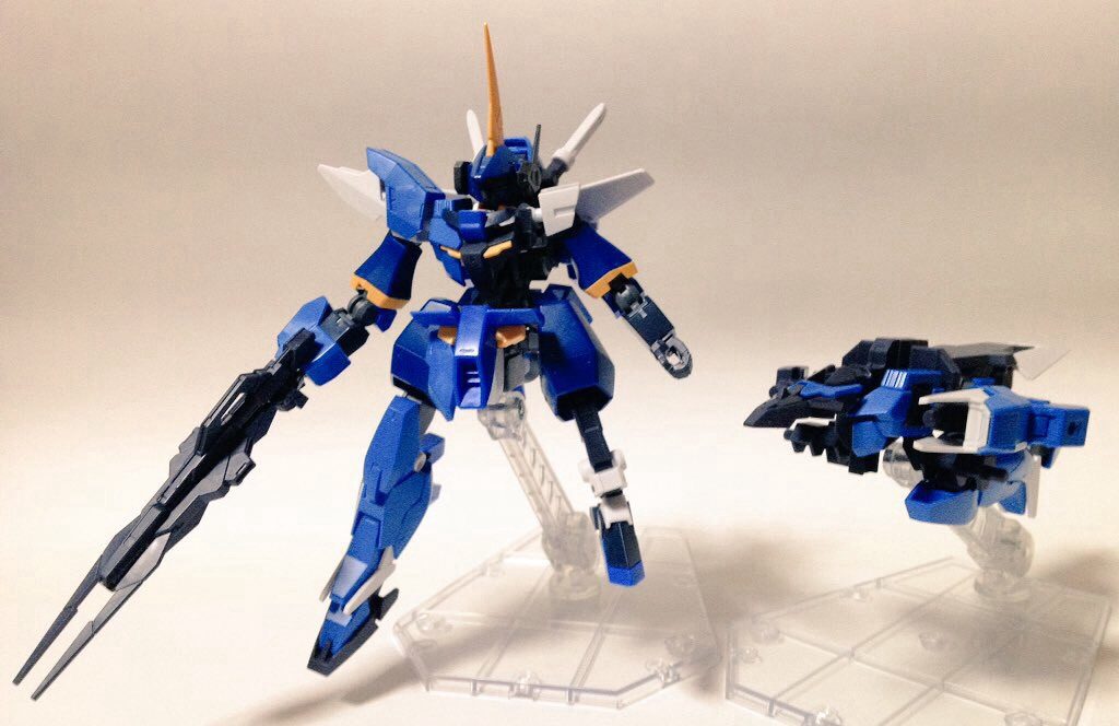 プラネッツシステムは、ドラムフレームにするためにオミットした肩の引き出しと、頭部ヘッドの角以外は活かしています。