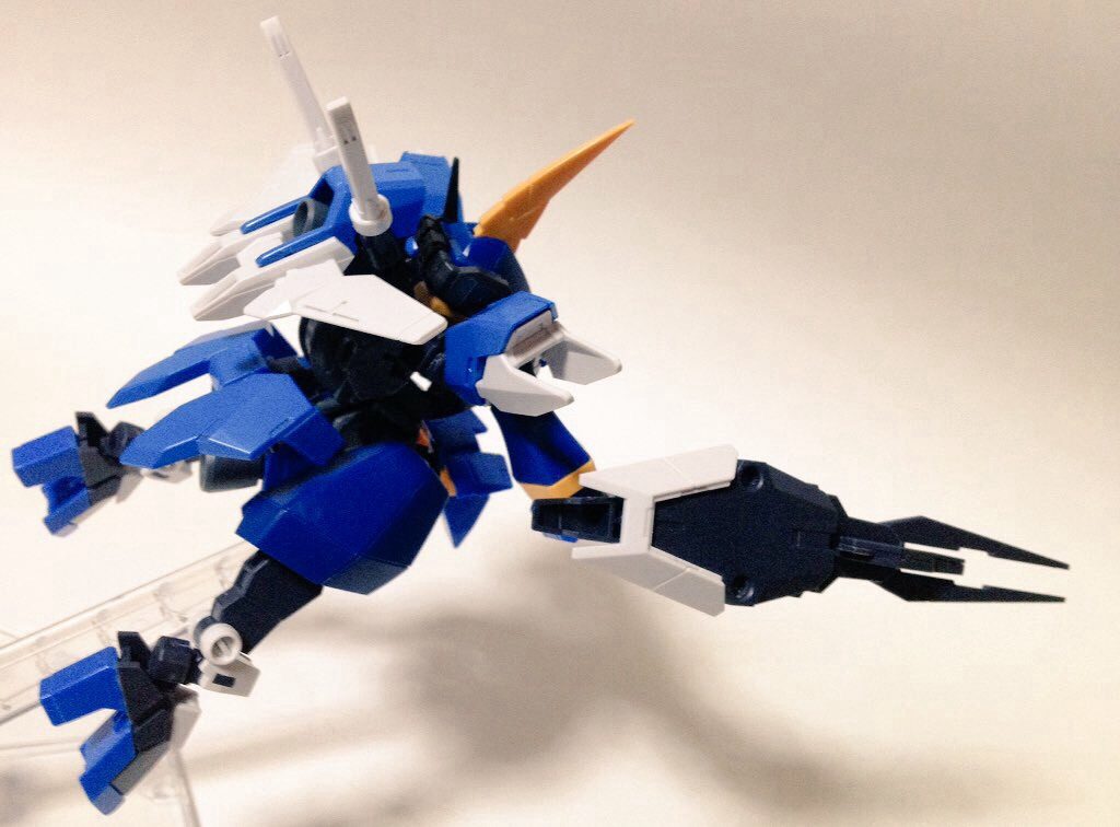 バーザムのビームライフルの形状を目指した武器。これも換装式です。