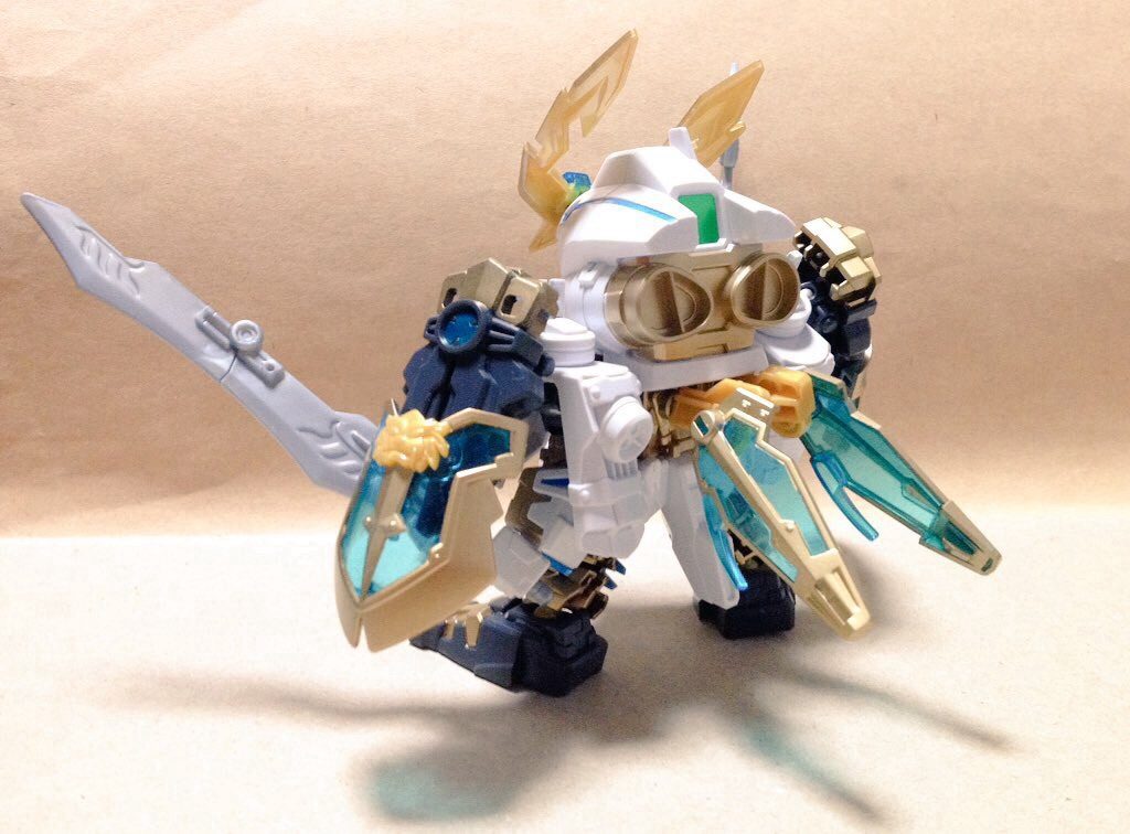 うしろ
孫権の鎧は頑張って塗り分けるときれい！