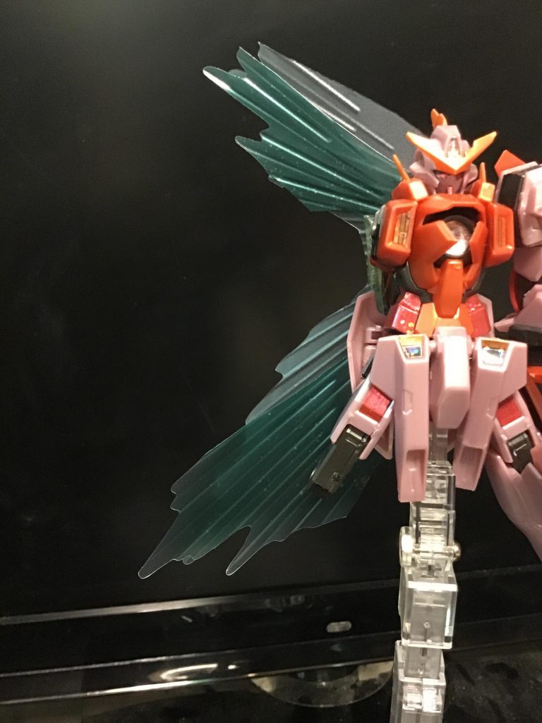 粒子が放出されるシーンを、0ガンダムの粒子の翼で再現してみました。