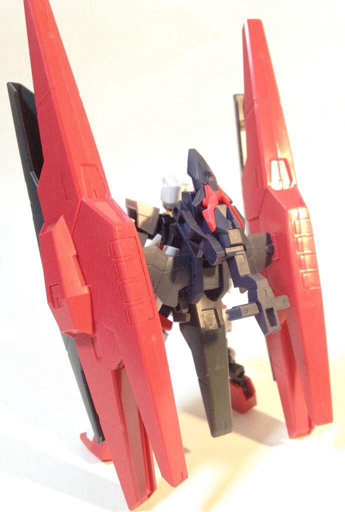 メイン写真のコアブースターうしろコンテナには推進剤と爆撃用ミサイルがみちみち。