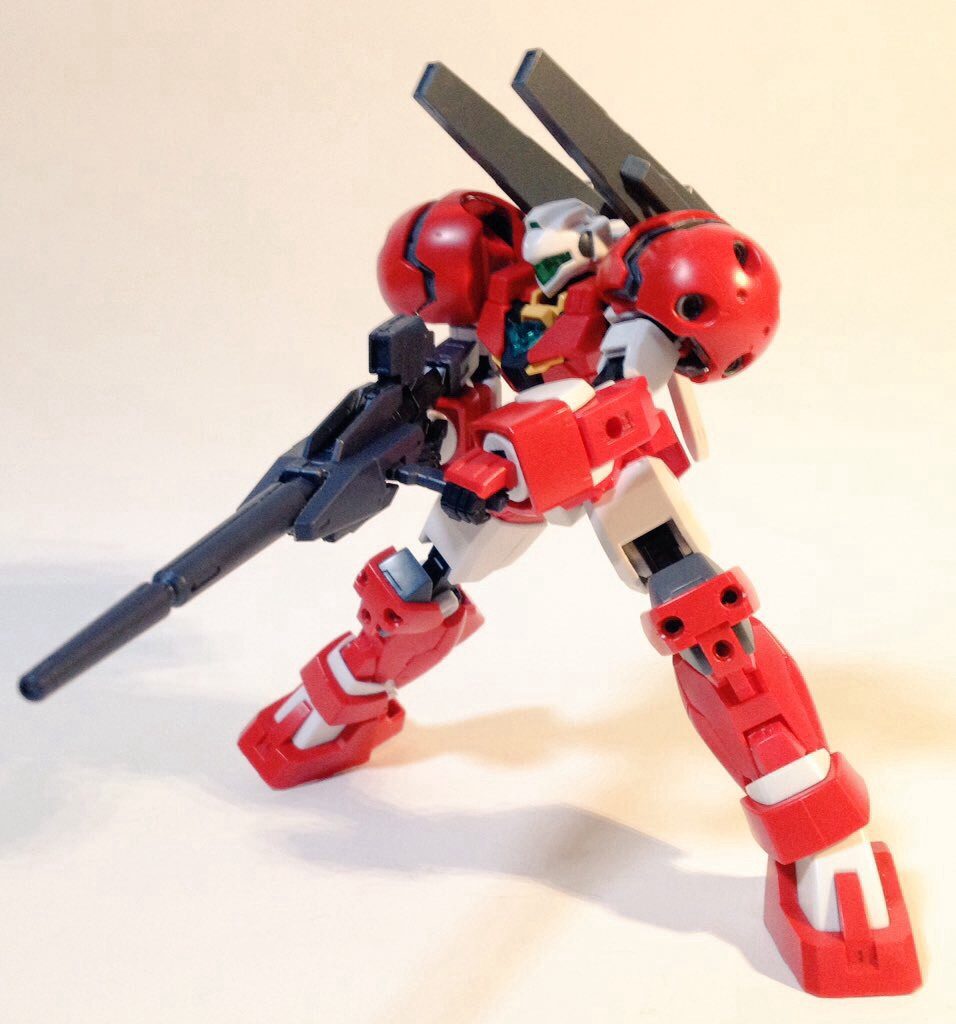 コアアーチャーのメイン武装は、コアビームガンにサイトとキャパシタを増設したサブマシンガン。更にバレルをつけて、ロングレンジビームライフルに。狙撃能力がある武器となったが、使いこなすには技術が必要だ。