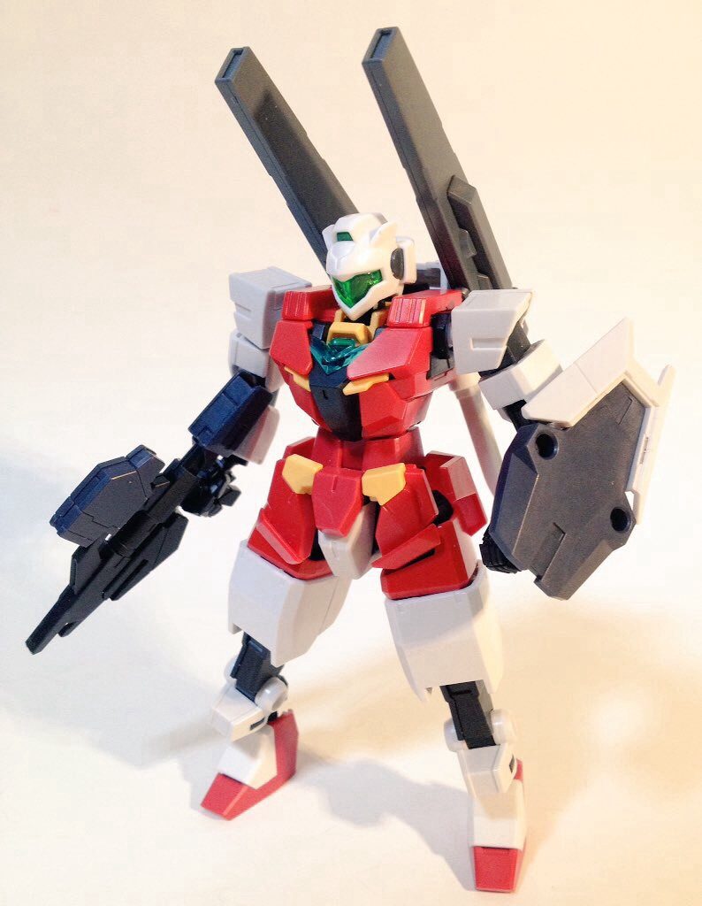 成型色しあげなので。未塗装やサフ状態もありません。イレギュラーながら、だらだらギミック紹介！セミアーマード！ブースターやアーマーを組み合わせて様々な形態になるぞ！