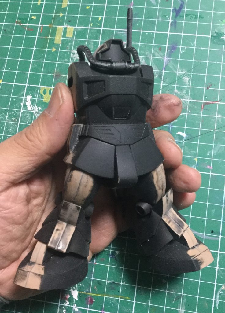 組み立て中
関節をアルミ線でつなぎ
脚をハの字に開いた状態で固定