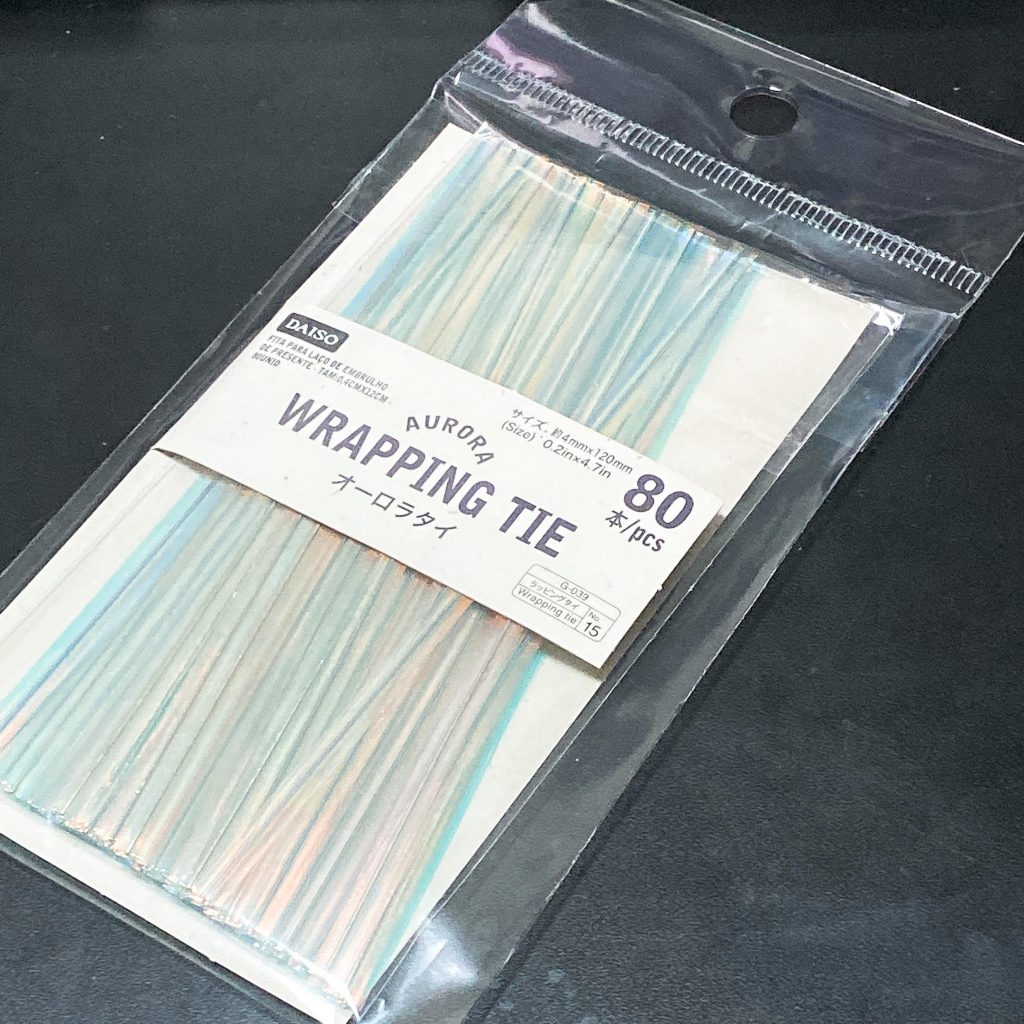 ミキシングの内訳は、

1/144 HGUC ガンダムF91（1200円）
1/144 ガンダムシュピーゲル（500円）
ダイソーのラッピングタイ（100円）

トータル1800円となっております。