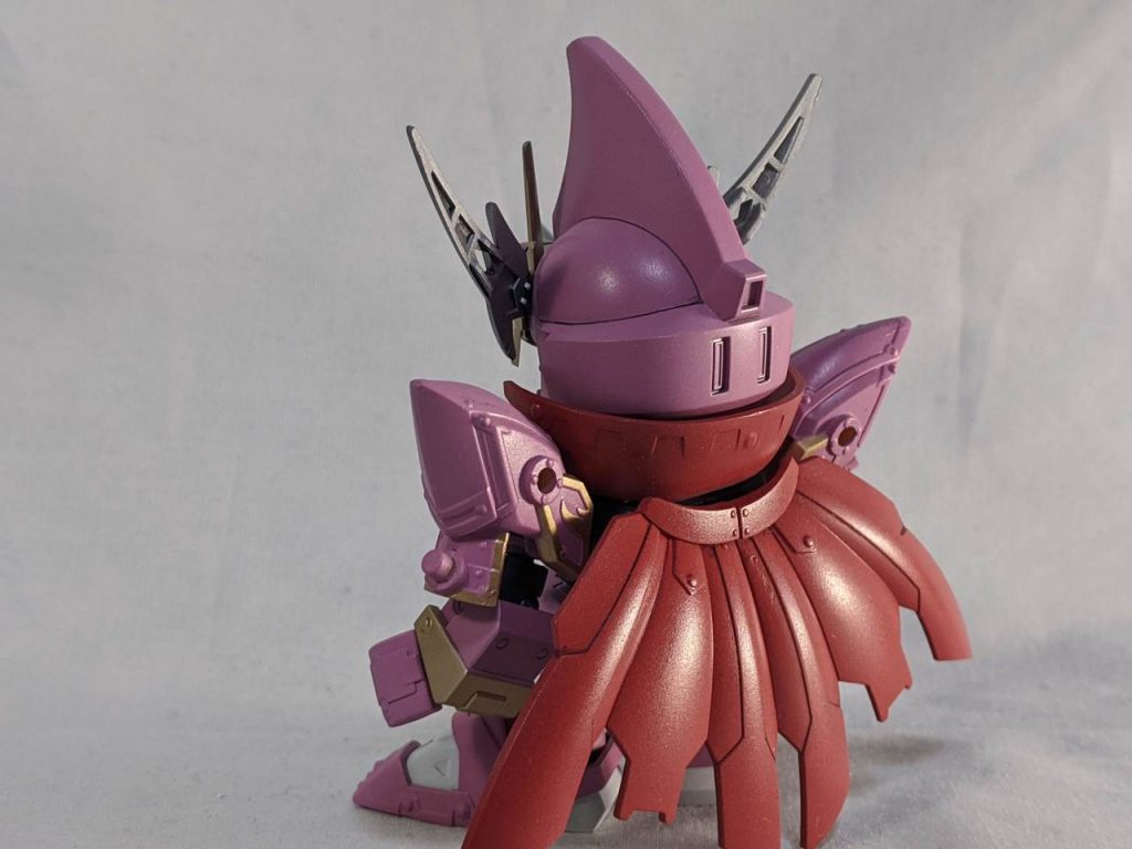 ザフトの制服を意識した赤いマント