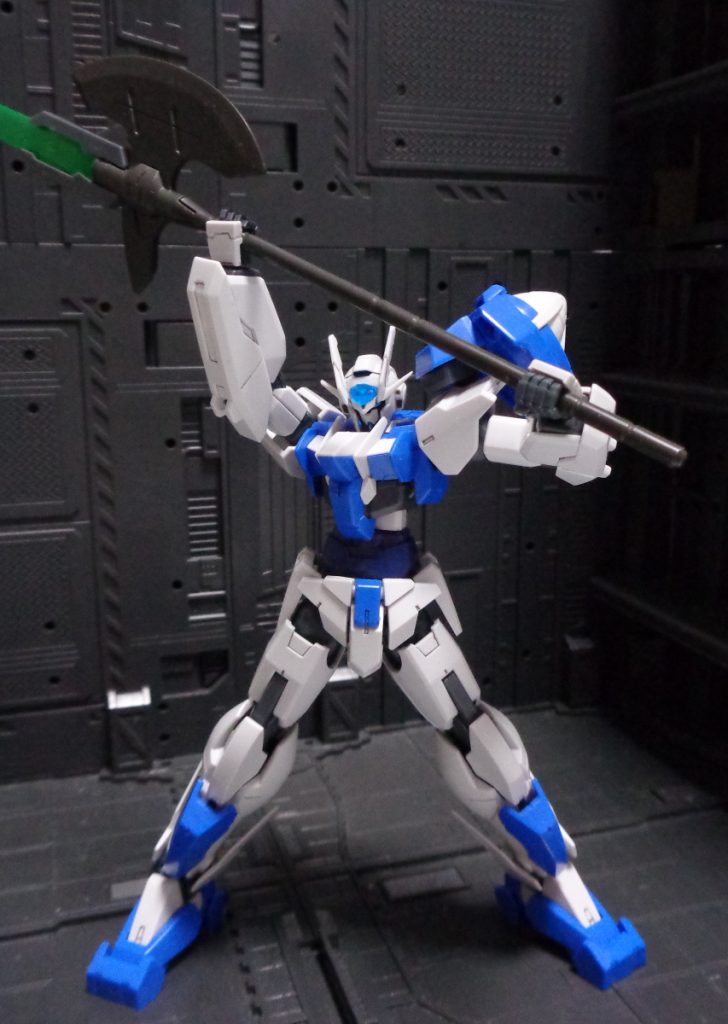 特殊装備「GNグラビティプレッシャー」
GNバスターソードに搭載されていた、インパクトの瞬間にGN粒子の質量可変効果で質量を増大させて打撃力を高める機能の発展型。GNハルバードのソード部分を球状のGNフィールドで包み、質量を増大させるとともに振り降ろして叩き潰す。