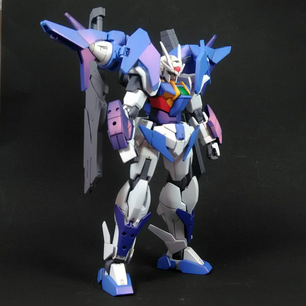 紺色と空色のところはルビーレッドが映えます。