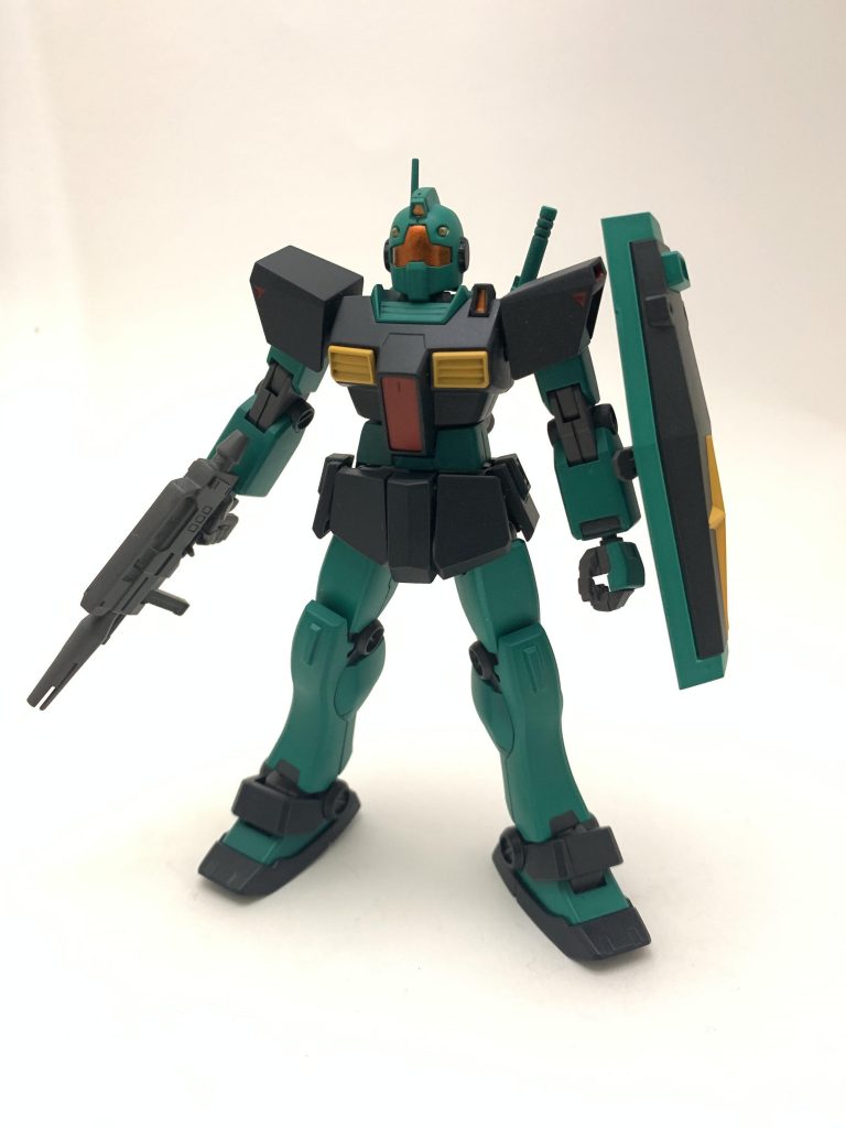 色変え以外はジム2の合わせ目消して腹部をちょっとだけ延長したものです。