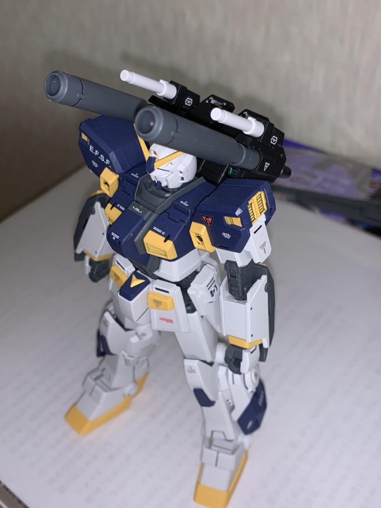 バックパックが黒で元々あるディテールが目立ちにくいため、デカールの効果は1番大きく感じます