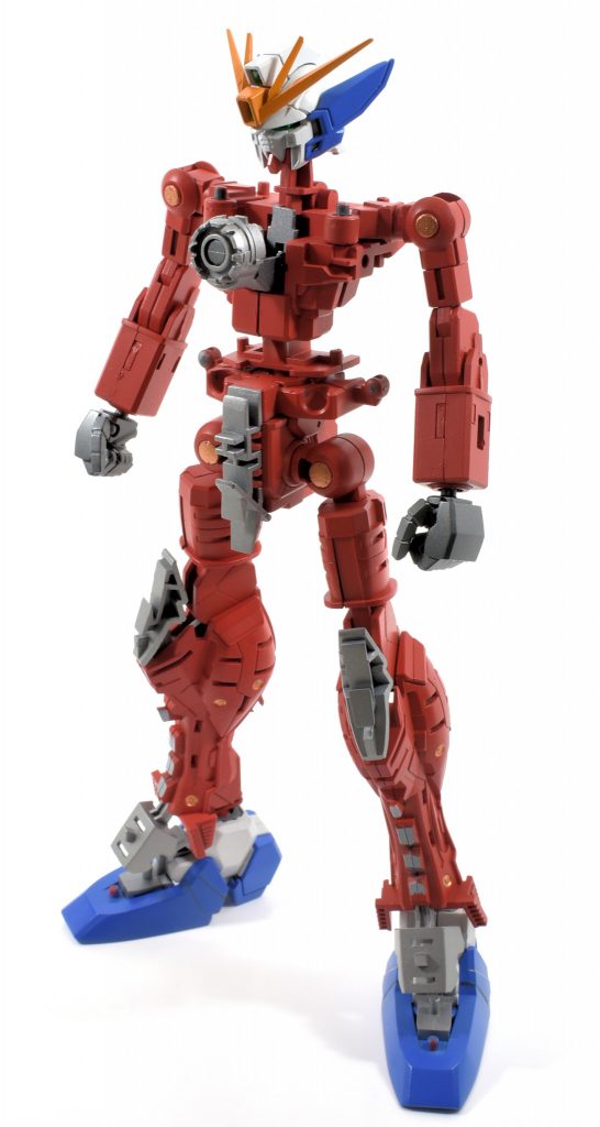 フレームは赤色を主体に。