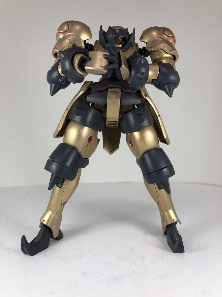 黄金の装甲はビームを弾き、各部にあるスパイクは最高硬度のレアアロイ製。