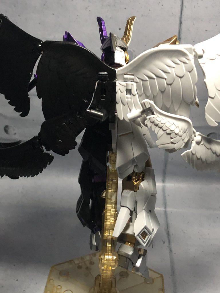 テーマがジャッジメントだったのでそれにちなんで色は白黒で半々になってます。
結構綺麗に塗装できたなぁと。